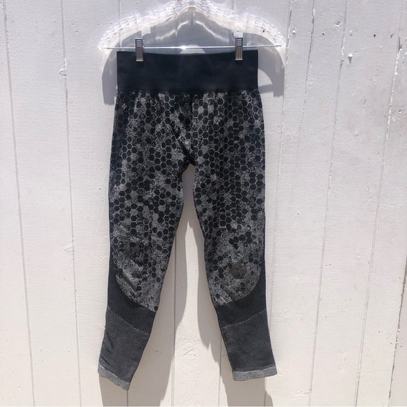 Nux Honeycomb Colorblock Pattern Black and White Leggings - Picture 1 of 6
